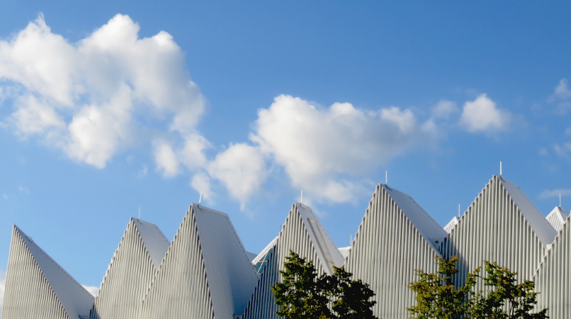 Himmel über der neuen Filharmonie in Stettin